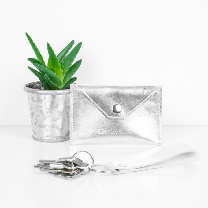 Franziska Klee Geschenkset: Etui und Schlüsselanhänger (silber) Franziska Klee Geschenkset: Etui und Schlüsselanhänger (silber)