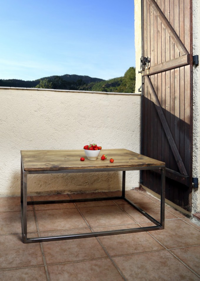 Couchtisch aus Bauholz und Eisen Harjet Couchtisch aus Bauholz und Eisen Harjet