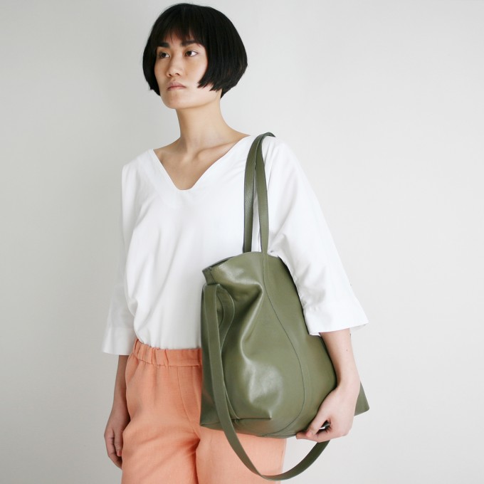 alexbender Multifunktionaler Shopper mit Reißverschluss echt Leder Oliv alexbender Multifunktionaler Shopper mit Reißverschluss echt Leder Oliv