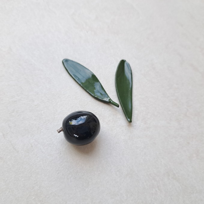 Skelini - Olive aus Keramik Handgemacht - schwarz