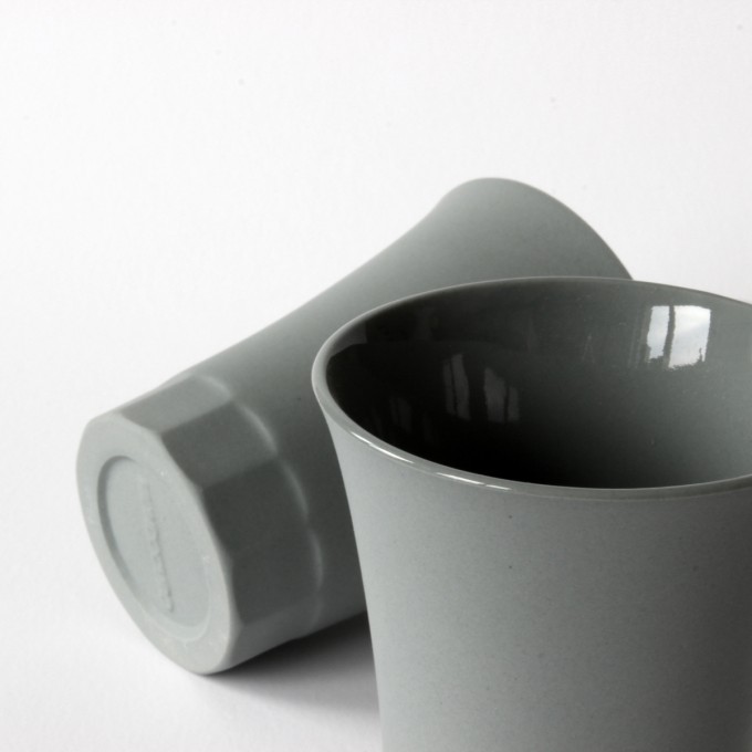 Grau Porzellan Becher für Wein und Wasser, Moderner Becher aus der POSITANO Kollektion by ORTOGONALE Grau Porzellan Becher für Wein und Wasser, Moderner Becher aus der POSITANO Kollektion by ORTOGONALE