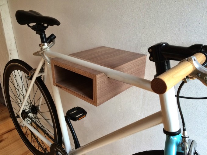 stückwerk bike-stop / walnut stückwerk bike-stop / walnut