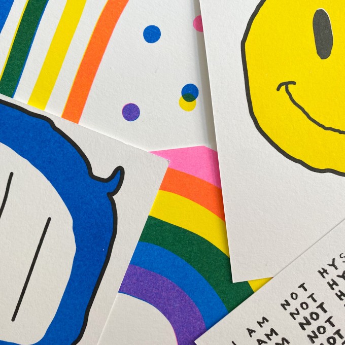 Risographie Postkarten – WUNDERTÜTE GUTE LAUNE
– HERR & FRAU RIO Risographie Postkarten – WUNDERTÜTE GUTE LAUNE
– HERR & FRAU RIO