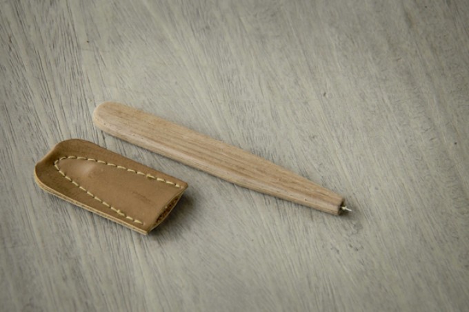 Stift aus Holz mit Lederhülle handgefertigt BY COPALA Stift aus Holz mit Lederhülle handgefertigt BY COPALA