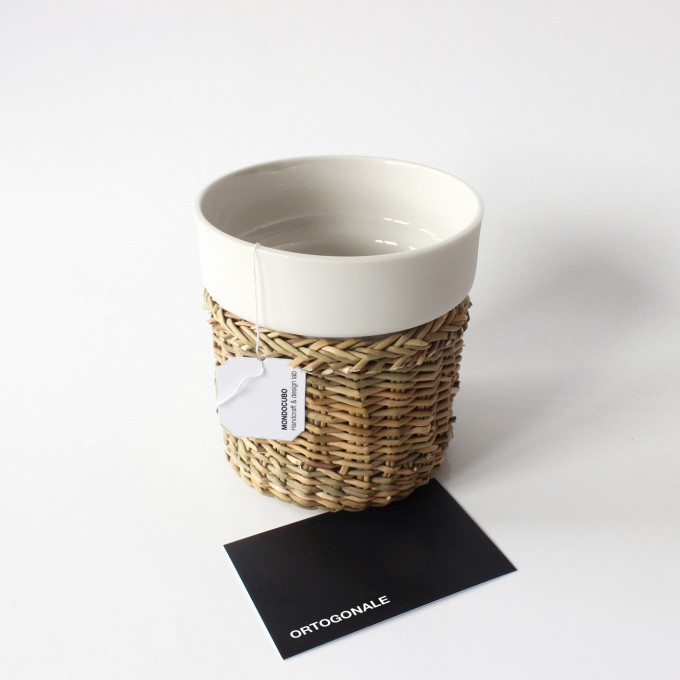 Kräuterteetasse JUNCUS, handgemacht, Porzellan und Juncus by ORTOGONALE Kräuterteetasse JUNCUS, handgemacht, Porzellan und Juncus by ORTOGONALE