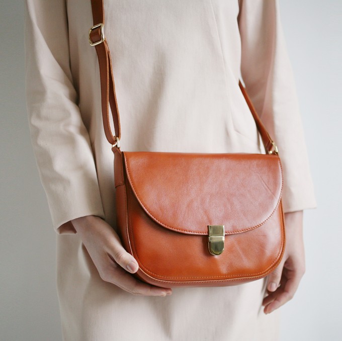 alexbender – Satteltasche mit Steckschnalle Cognac echt Leder alexbender – Satteltasche mit Steckschnalle Cognac echt Leder