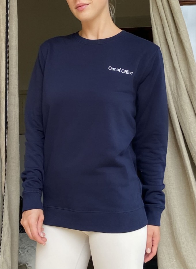 The Life Barn – "Out Of Office" Sweatshirt Unisex ocean blau The Life Barn – "Out Of Office" Sweatshirt Unisex ocean blau
