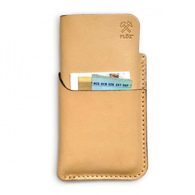 MORITZ WENZ SLEEVE IPHONE 6, aus pflanzlich gegerbtem Rinderleder. SERIE FLÖZ. (natur) MORITZ WENZ SLEEVE IPHONE 6, aus pflanzlich gegerbtem Rinderleder. SERIE FLÖZ. (natur)