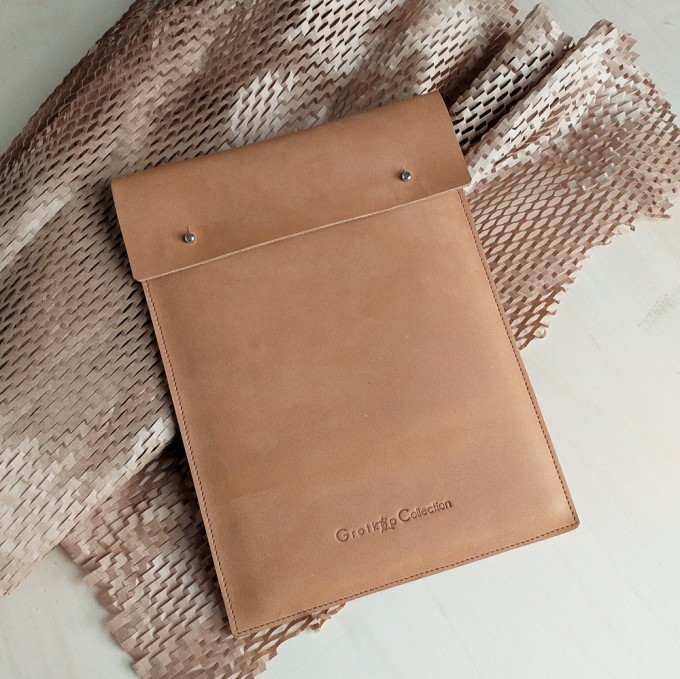 Grotkop Collection IPad Hülle ISI, light cognac, pflanzlich gegerbt Grotkop Collection IPad Hülle ISI, light cognac, pflanzlich gegerbt