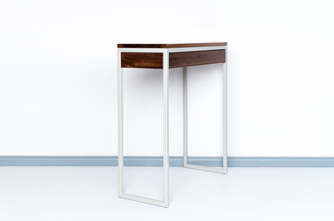 KONSOLE THORN NUSSBAUM | JOHANENLIES KONSOLE THORN NUSSBAUM | JOHANENLIES