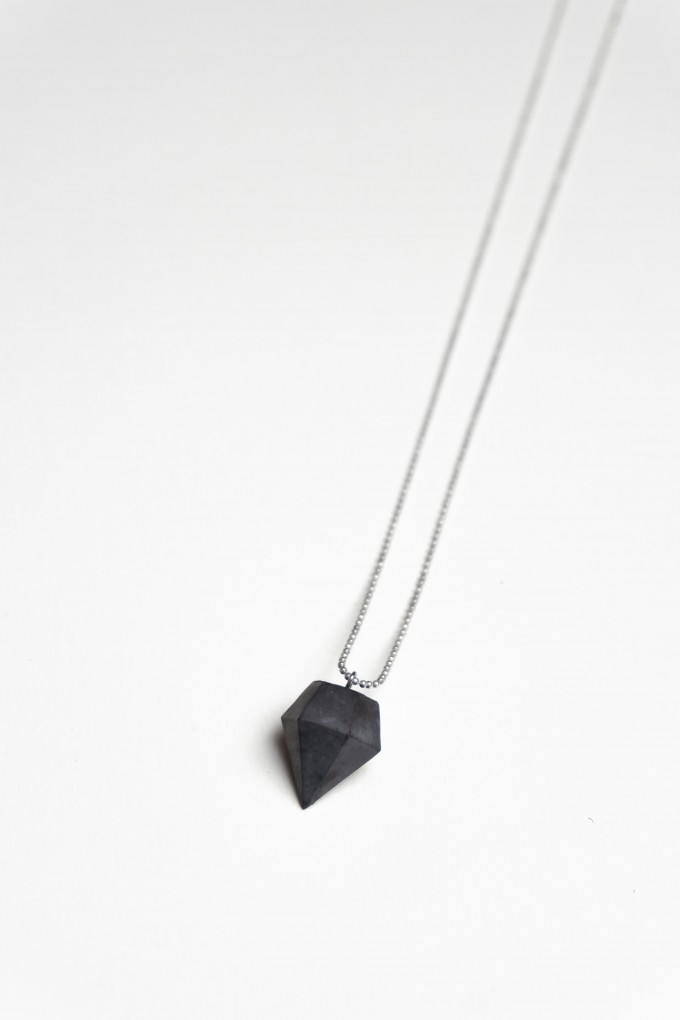 Klunkergrau Betonschmuck | Dünner Klunker - Diamant aus Beton Klunkergrau Betonschmuck | Dünner Klunker - Diamant aus Beton