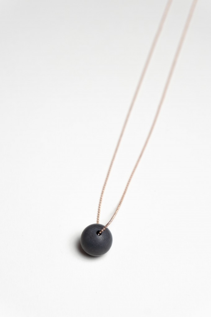 Klunkergrau Betonschmuck | Große Perle aus Beton Klunkergrau Betonschmuck | Große Perle aus Beton