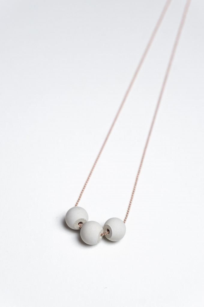 Klunkergrau Betonschmuck | Kleine Perlen aus Beton Klunkergrau Betonschmuck | Kleine Perlen aus Beton