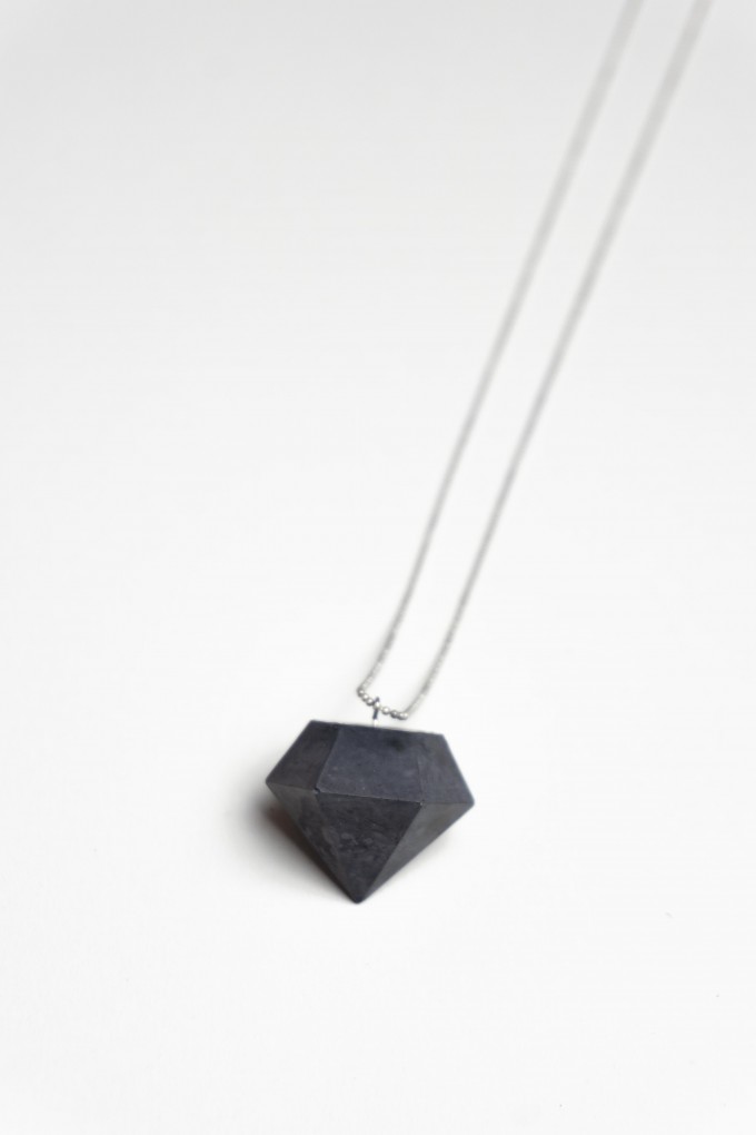 Klunkergrau Betonschmuck | Dicker Klunker - Diamant aus Beton Klunkergrau Betonschmuck | Dicker Klunker - Diamant aus Beton