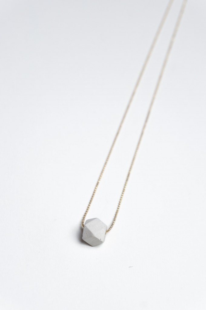Klunkergrau Betonschmuck | Geometrische Perle aus Beton Klunkergrau Betonschmuck | Geometrische Perle aus Beton