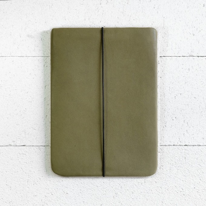 VANDEBAG - MacBook Skin aus olivgrünem Leder