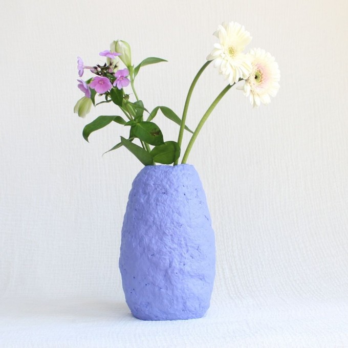 Catchup Studios - nachhaltige Vase aus recyceltem Papier - Purple Biggie Vase