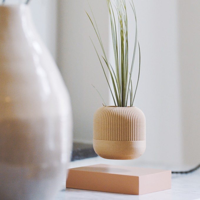 LOOMA HOVERBOX + LEVITATING POT – two LOOMA HOVERBOX + LEVITATING POT – two
