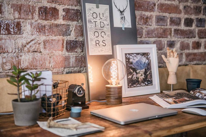 Lichtliebe Tischleuchte "Fafoo" in dunkelbraun und schwarz-weiß, inkl. Edison Spiral LED im Retro Design mit nur 1,8 Watt Lichtliebe Tischleuchte "Fafoo" in dunkelbraun und schwarz-weiß, inkl. Edison Spiral LED im Retro Design mit nur 1,8 Watt