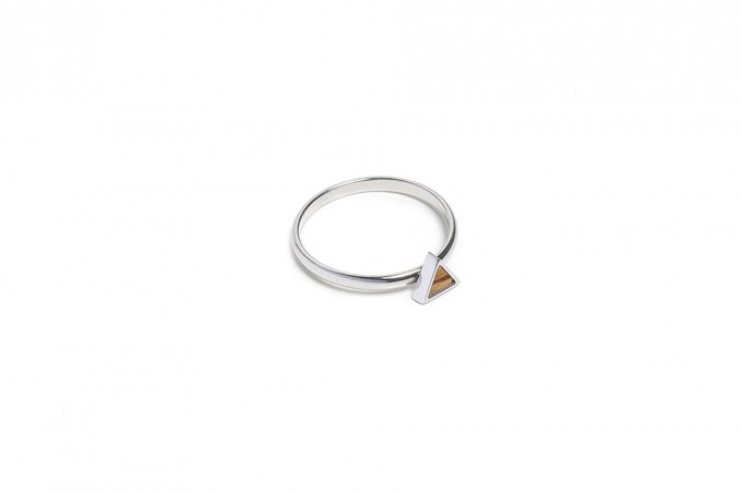 BeWooden Ring mit Holzdetail - Lini Triangle Ring BeWooden Ring mit Holzdetail - Lini Triangle Ring