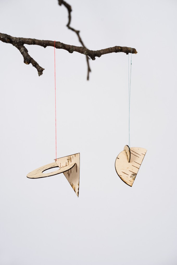 MOYA - Christbaumschmuck Anhänger aus Birke - Weihnachtsdeko - Grafische Ornamente aus Birkenrinde MOYA - Christbaumschmuck Anhänger aus Birke - Weihnachtsdeko - Grafische Ornamente aus Birkenrinde