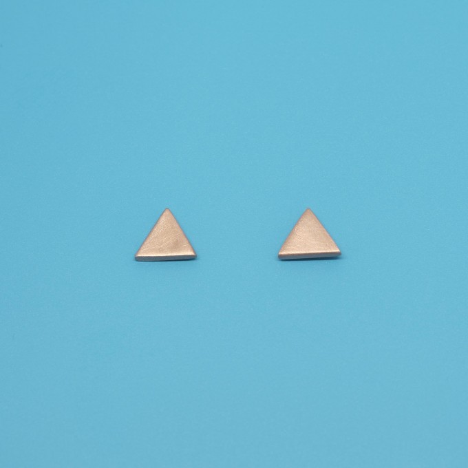 fejn jewelry - Ohrstecker 'satin triangle' fejn jewelry - Ohrstecker 'satin triangle'
