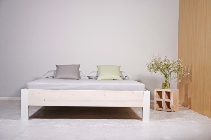 Industrial Upcycling Bett aus Bauholz & Eisen | ALTIERS WIT Industrial Upcycling Bett aus Bauholz & Eisen | ALTIERS WIT
