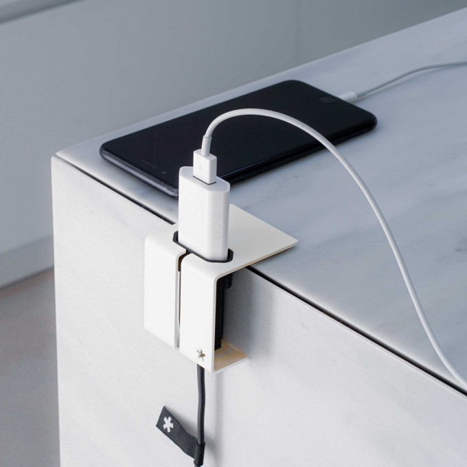 PLUG 1 | STECKDOSEN-CLIP mit 2,5 m VERLÄNGERUNGSKABEL | Stahlverkleidung | Peppermint Products PLUG 1 | STECKDOSEN-CLIP mit 2,5 m VERLÄNGERUNGSKABEL | Stahlverkleidung | Peppermint Products