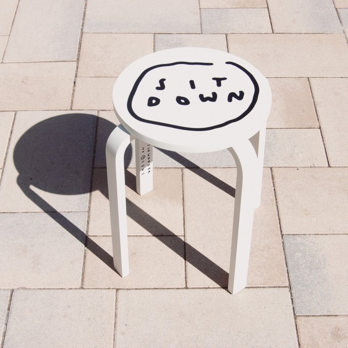 SIT DOWN Hocker – Johanna Schwarzer SIT DOWN Hocker – Johanna Schwarzer