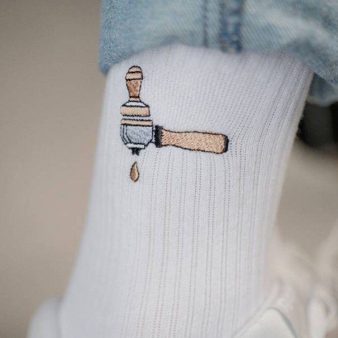Siebträger & Tamper | Bestickte Bio Baumwoll Socken | Fashion Drinks