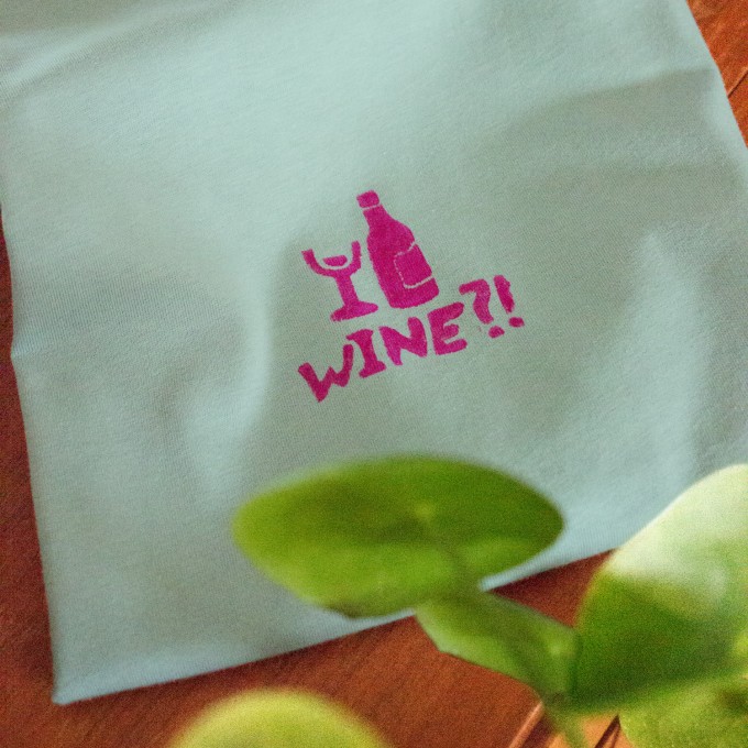 "WINE?!" T-Shirt Aloe // FUNST Studio, Verena Senn