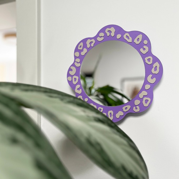 Acrylspiegel mit Leo-Rahmen – moderner Wandspiegel im Animal Print