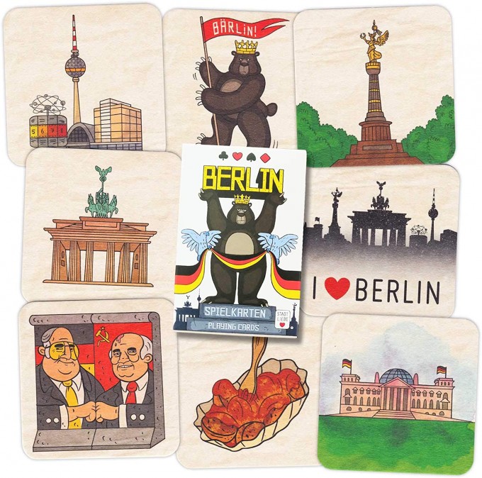 Stadtliebe® | Berlin Geschenk Set „Freundschaft“ 8 Bierdeckel Postkarten mit Berlin Motiven und Spielkarten Set Stadtliebe® | Berlin Geschenk Set „Freundschaft“ 8 Bierdeckel Postkarten mit Berlin Motiven und Spielkarten Set