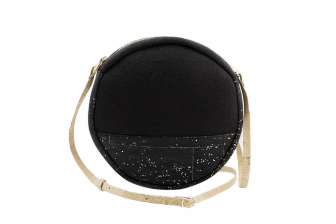 UlStO – MACRA Handtasche Rund Schwarz Gold Kork vegan UlStO – MACRA Handtasche Rund Schwarz Gold Kork vegan