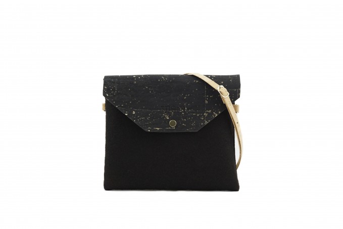 UlStO – MARILA Handtasche Quadratisch Schwarz Gold Kork vegan UlStO – MARILA Handtasche Quadratisch Schwarz Gold Kork vegan