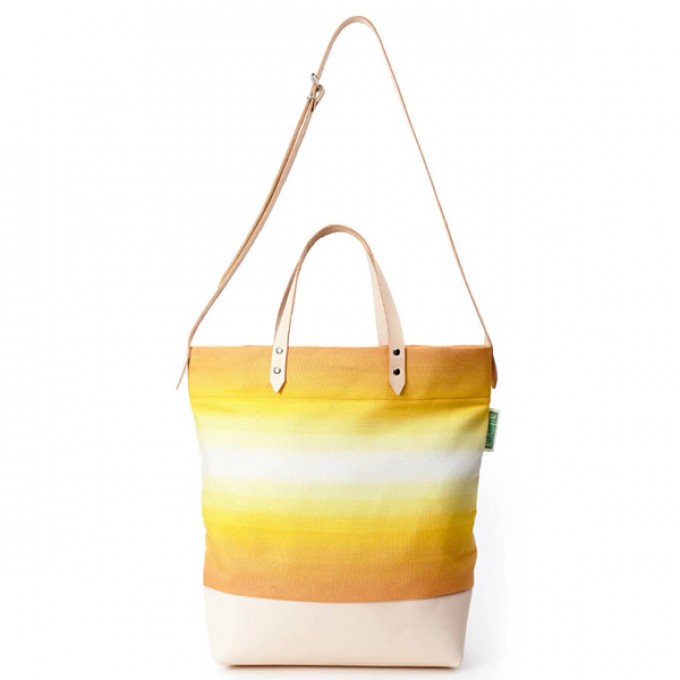 alva Luna Recyclingtasche
aus wiederverwendetem Markisentuch/Leder (gelb) alva Luna Recyclingtasche
aus wiederverwendetem Markisentuch/Leder (gelb)