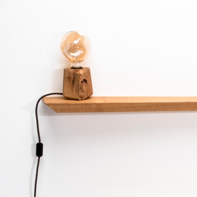 KUBUS | Tischleuchte aus Holz von Verschnitt mit Leuchtmittel VORONOI I von Tala
