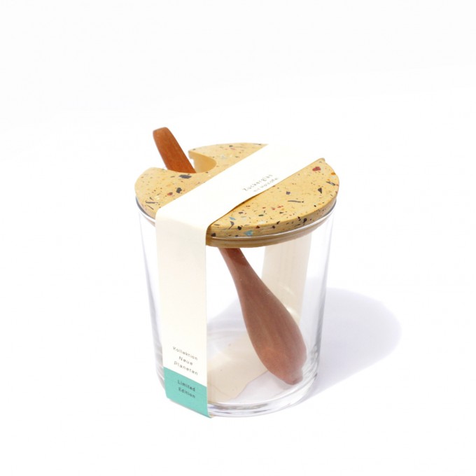 VLO design / Terrazzo Großes Glas mit Holzlöffel & ockem Deckel VLO design / Terrazzo Großes Glas mit Holzlöffel & ockem Deckel