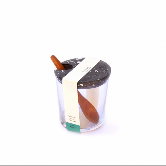 VLO design / Terrazzo Großes Glas mit Holzlöffel & schwarzem Deckel VLO design / Terrazzo Großes Glas mit Holzlöffel & schwarzem Deckel