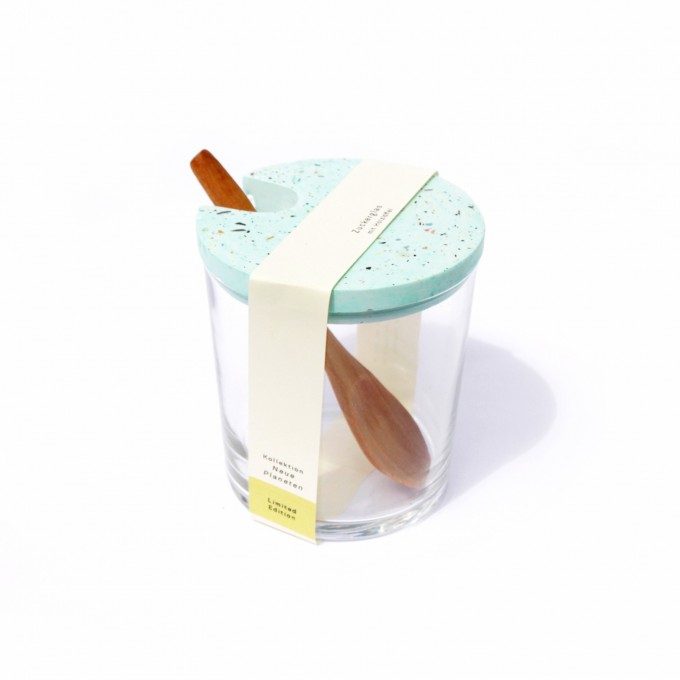 VLO design / Terrazzo Großes Glas mit Holzlöffel & türkisem Deckel VLO design / Terrazzo Großes Glas mit Holzlöffel & türkisem Deckel