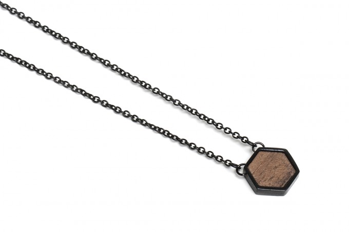 BeWooden Halskette mit Anhänger mit Holzdetail - Apis Nox Necklace Hexagon
