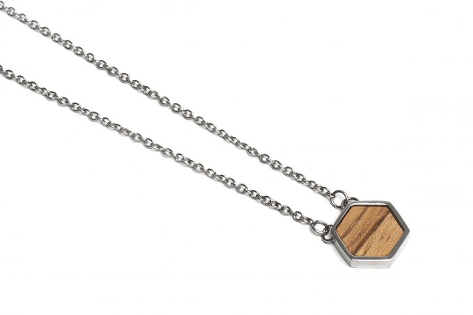 BeWooden Halskette mit Anhänger mit Holzdetail - Lini Hexagon BeWooden Halskette mit Anhänger mit Holzdetail - Lini Hexagon