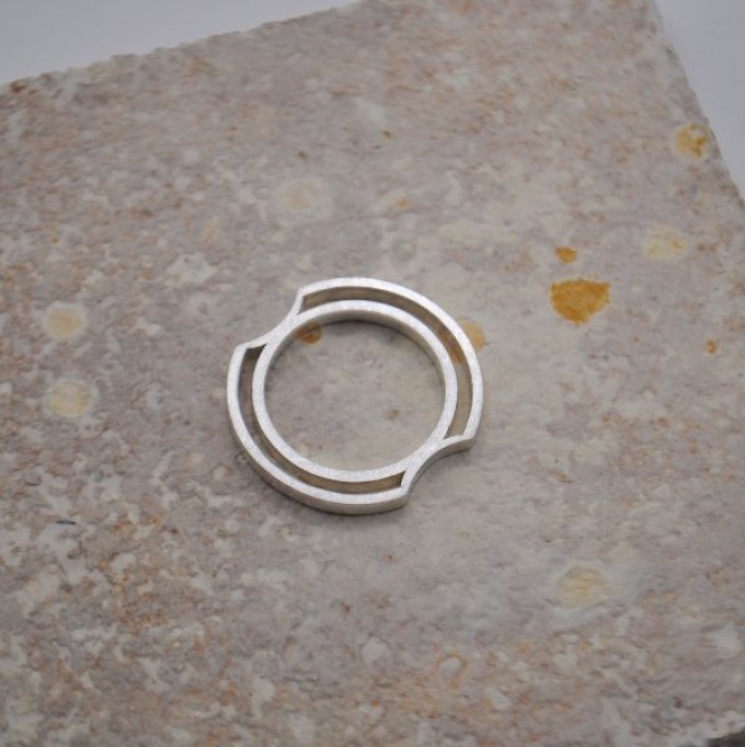Ring "Kanalisiert" aus Silber von DOPPELLUDWIG