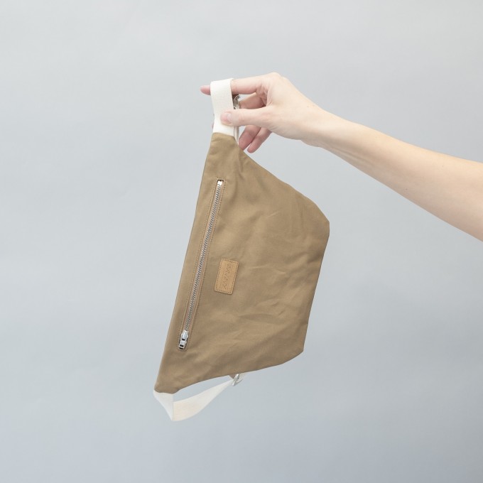 ZACAMO – Bauchtasche • Ubangi • brown •
ZACAMO – Bauchtasche • Ubangi • brown •