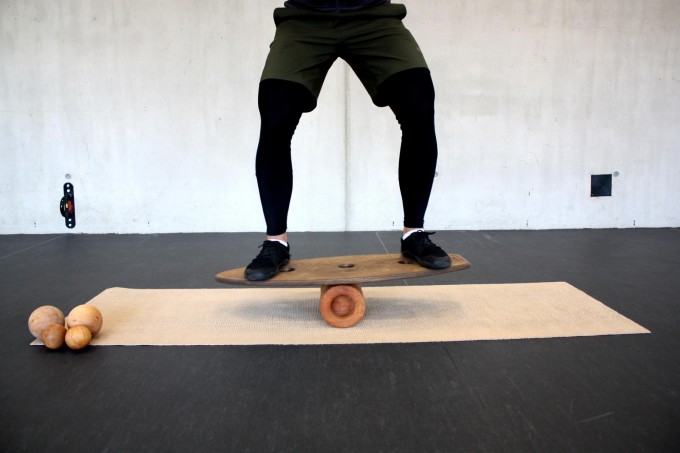 rollholz – Balanceboard zum Training für Gleichgewicht- & Koordinationsfähigkeit (Set klein) rollholz – Balanceboard zum Training für Gleichgewicht- & Koordinationsfähigkeit (Set klein)