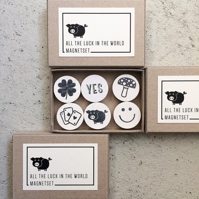 Knallbraun – All the Luck in the World | Magnetset Knallbraun – All the Luck in the World | Magnetset
