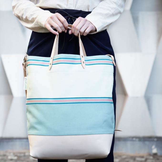alva Luna Recyclingtasche aus wiederverwendetem Markisentuch/Leder (grün) alva Luna Recyclingtasche aus wiederverwendetem Markisentuch/Leder (grün)