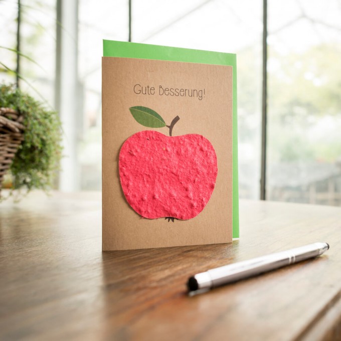 DieStadtgärtner | Genesungswünsche | Klappkarte "Gute Besserung" mit Umschlag | Apfel aus Saatpapier mit Wildblumensamen | Blumen & Grußkarte in einem DieStadtgärtner | Genesungswünsche | Klappkarte "Gute Besserung" mit Umschlag | Apfel aus Saatpapier mit Wildblumensamen | Blumen & Grußkarte in einem