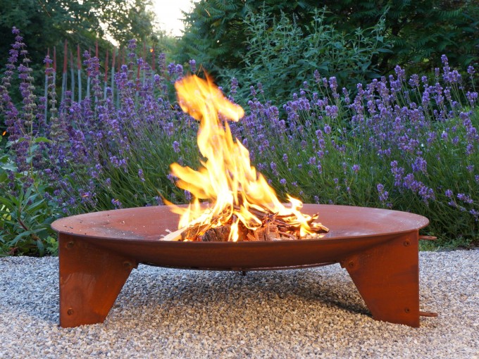 Keilbach Feuerschale aura, 80 cm Durchmesser, 3mm dickem wetterfestem Stahl, kein Verzug, fertig montiert, einzigartige Rostoptik