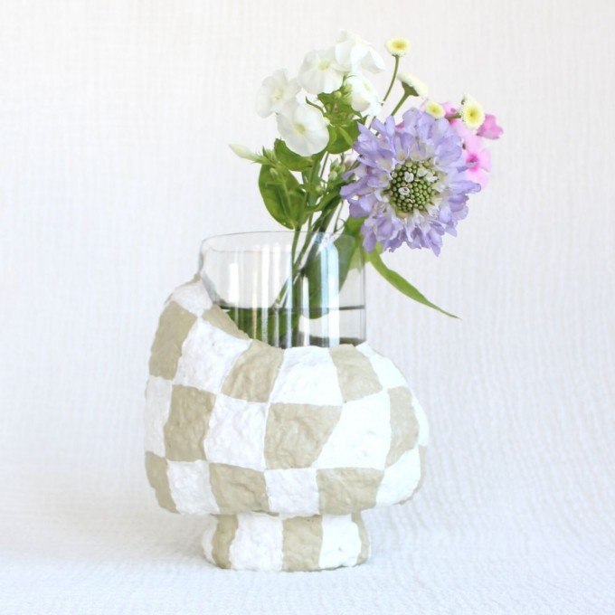 Catchup Studios - nachhaltige Vase - BEIGY Schachbrett Vase